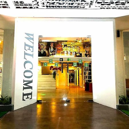 Silom Art Hostel Bangkok Eksteriør billede