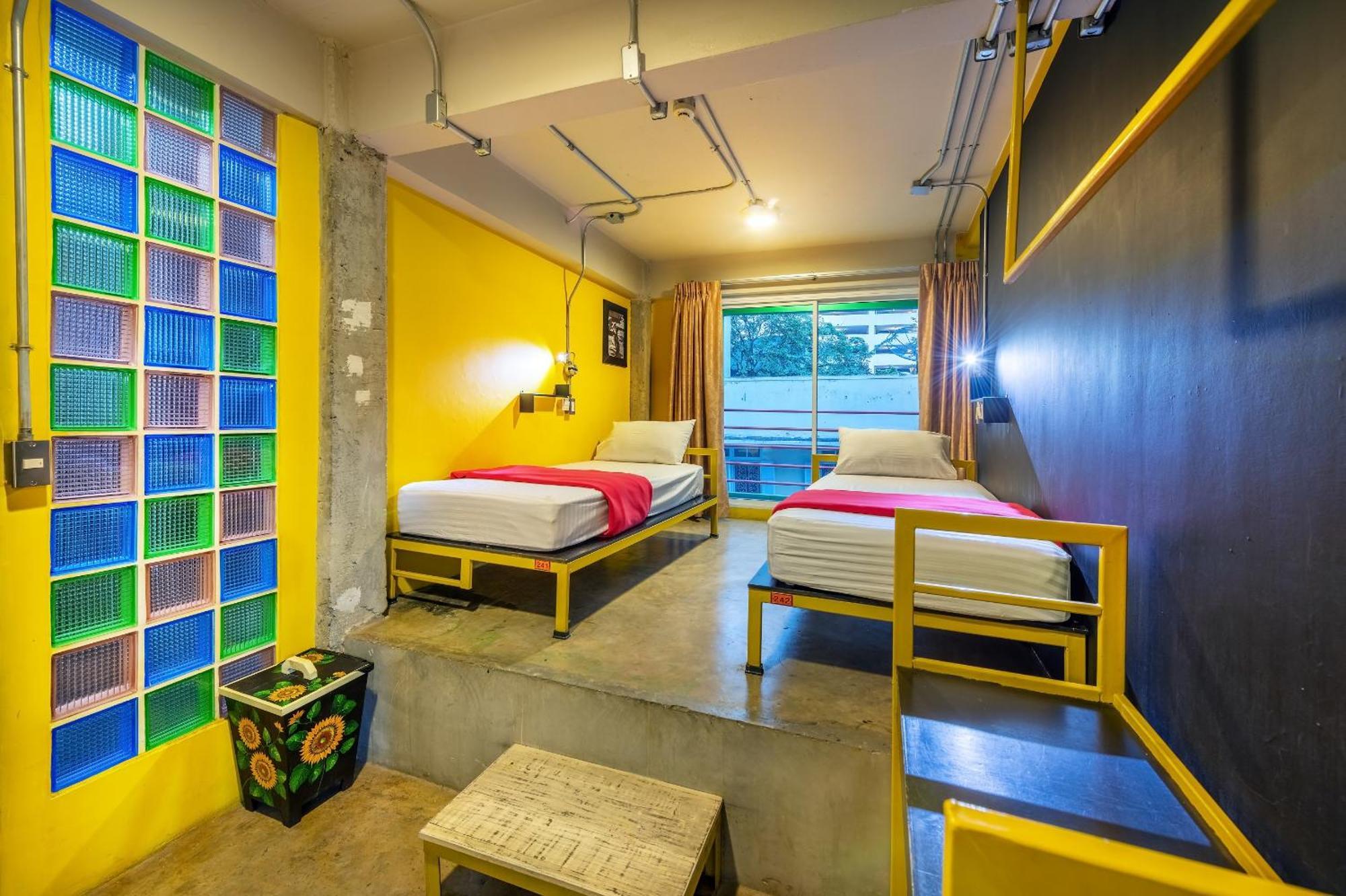 Silom Art Hostel Bangkok Eksteriør billede
