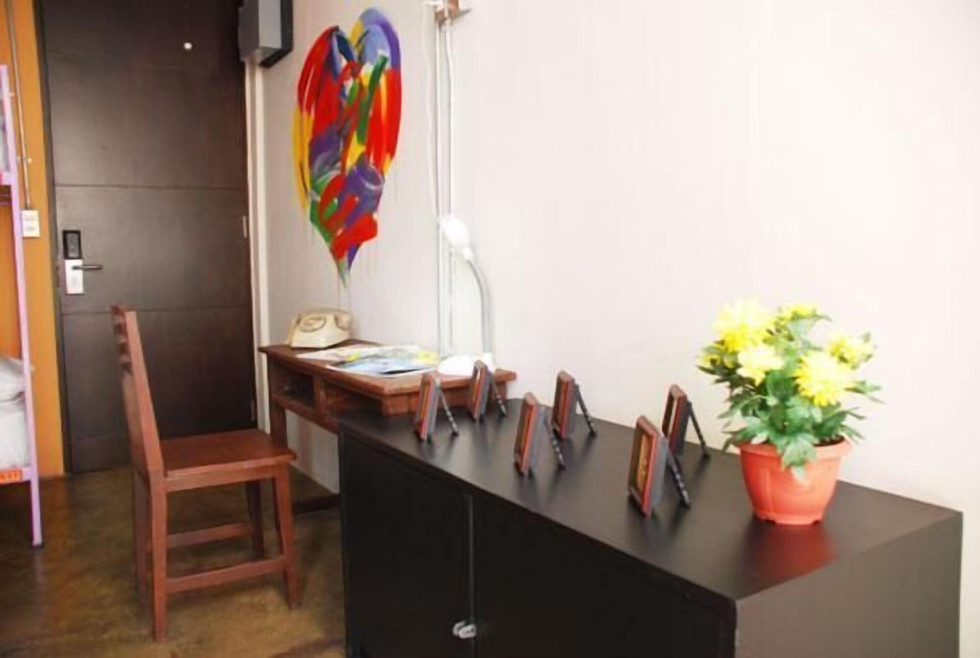 Silom Art Hostel Bangkok Eksteriør billede