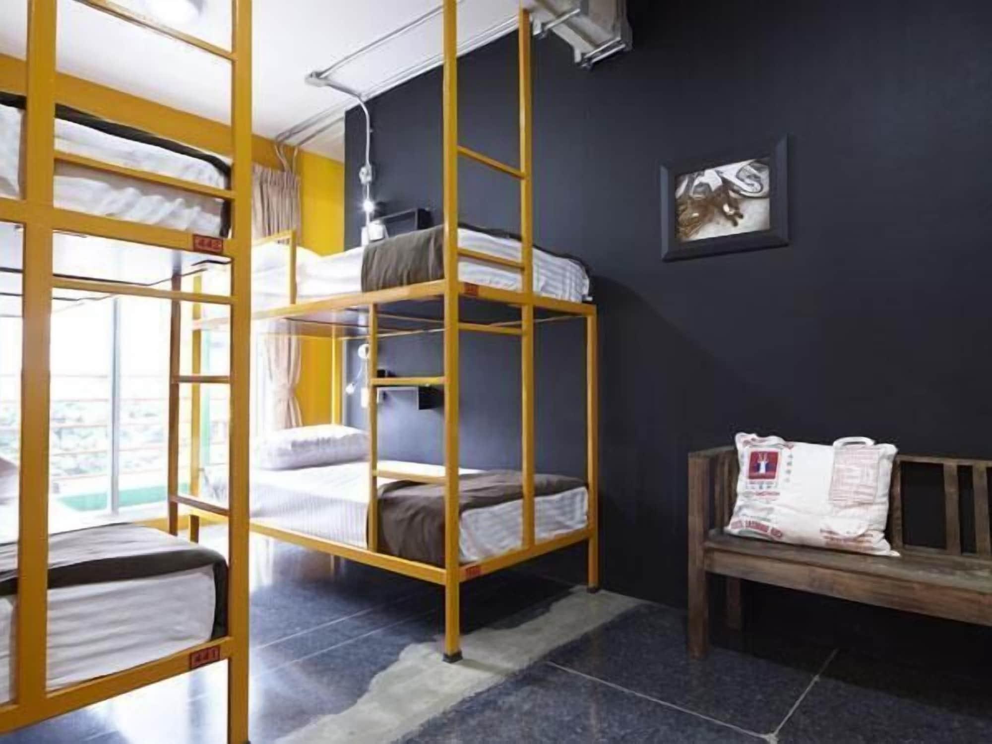 Silom Art Hostel Bangkok Eksteriør billede