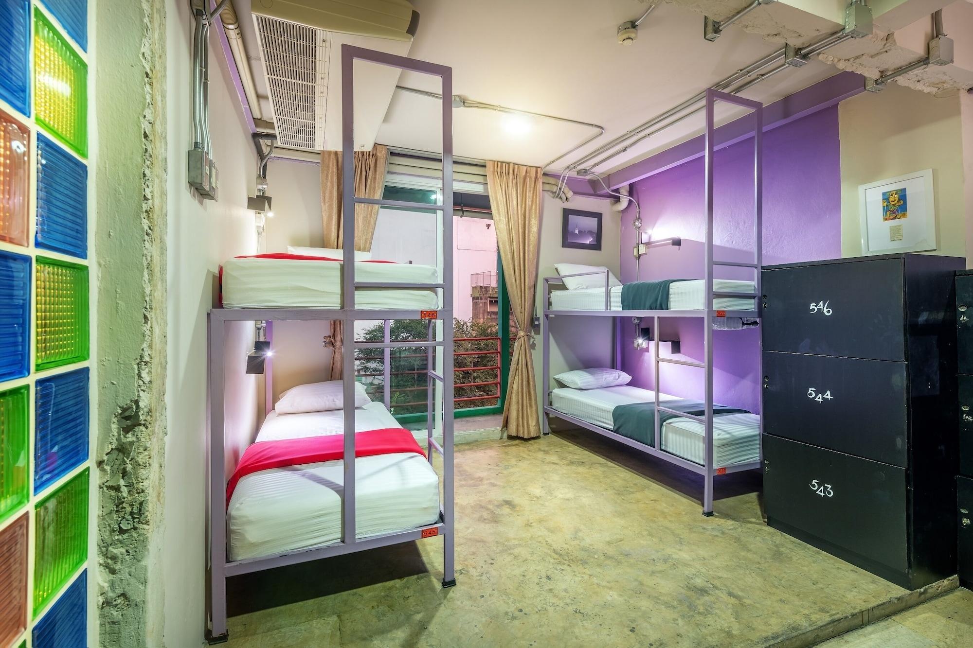Silom Art Hostel Bangkok Eksteriør billede
