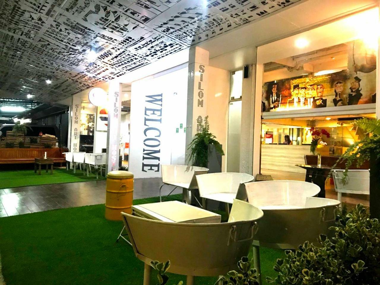 Silom Art Hostel Bangkok Eksteriør billede