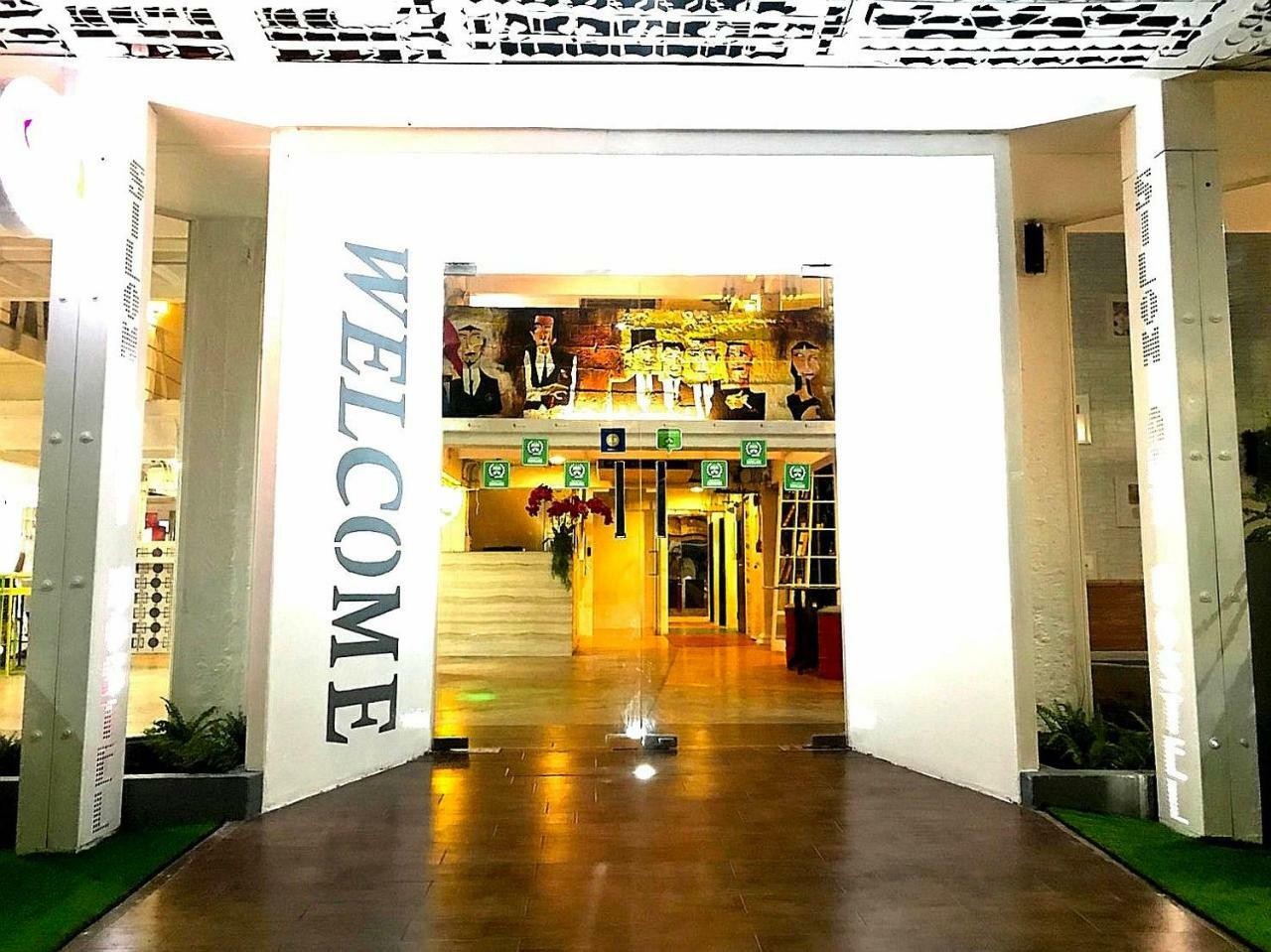 Silom Art Hostel Bangkok Eksteriør billede