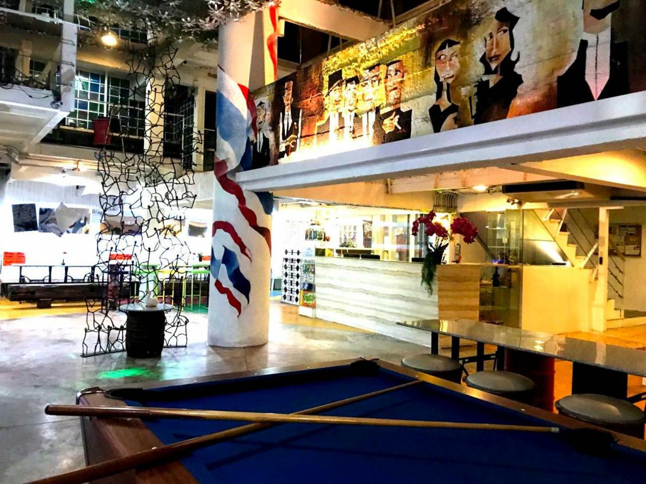 Silom Art Hostel Bangkok Eksteriør billede