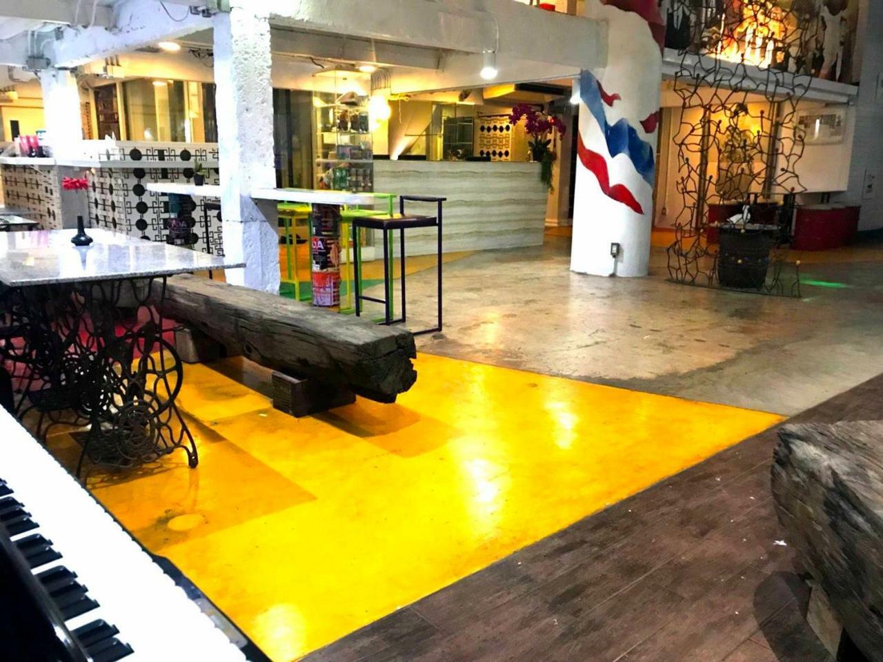 Silom Art Hostel Bangkok Eksteriør billede