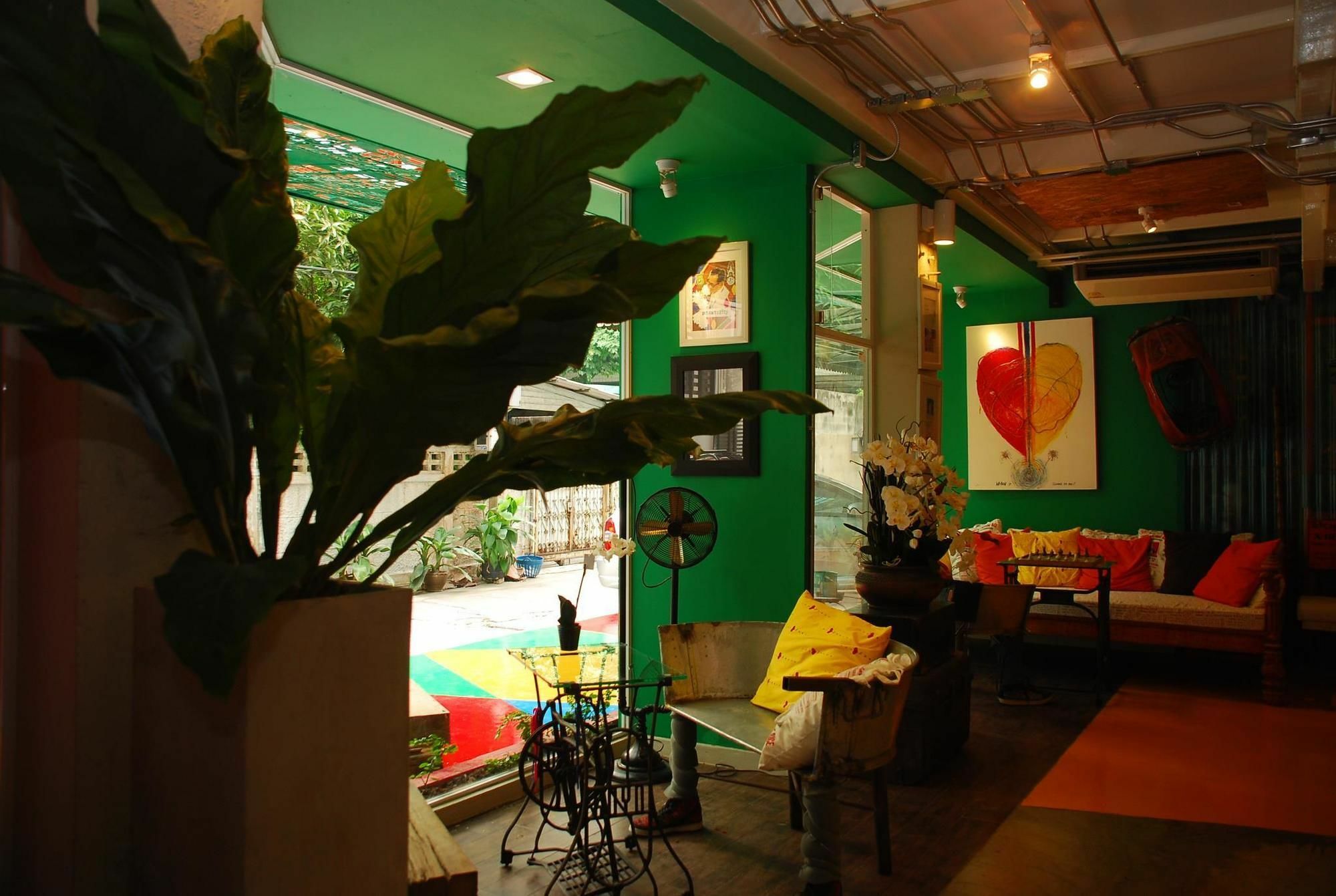 Silom Art Hostel Bangkok Eksteriør billede